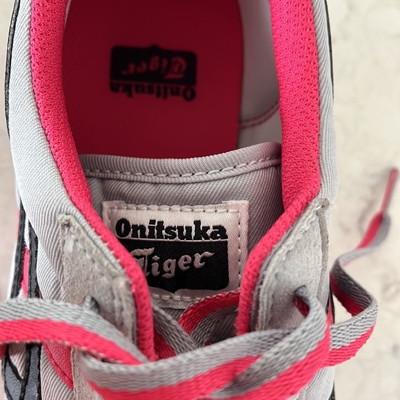 ASICS Serrano - Picture 3 of 5